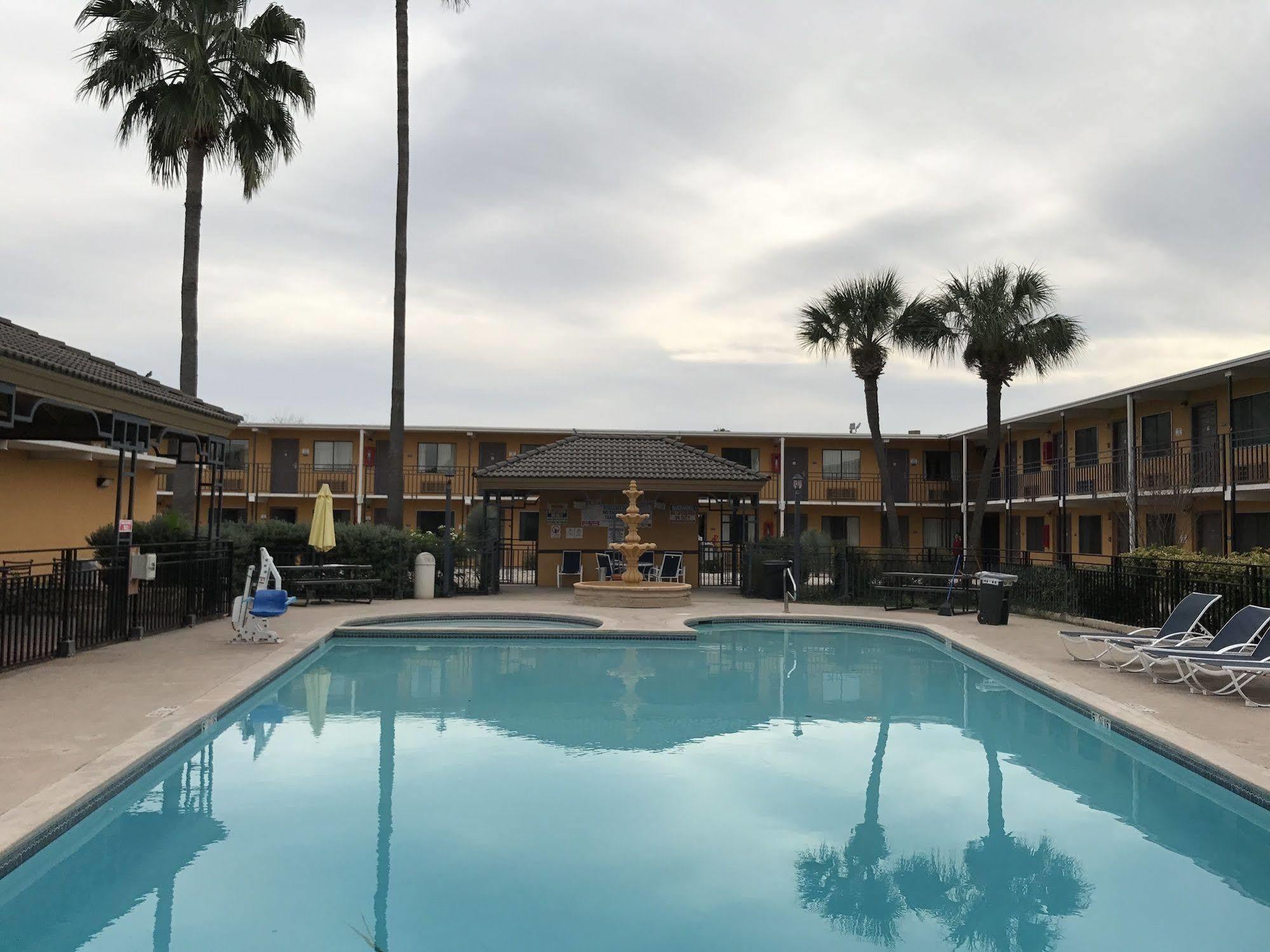 Americas Best Value Inn Laredo Luaran gambar